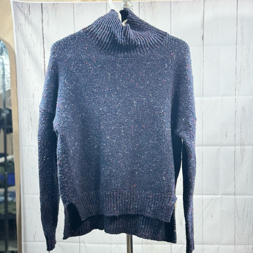 en thread women sweater. Size M